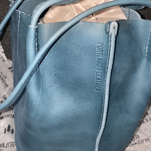 Portland Leather Aqua Classic Devan Bucket Tote - Picture 2 of 12